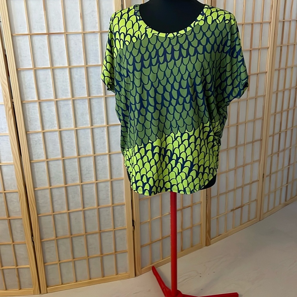 Manuhealii Vibrant Green and Blue Top XS oversized top